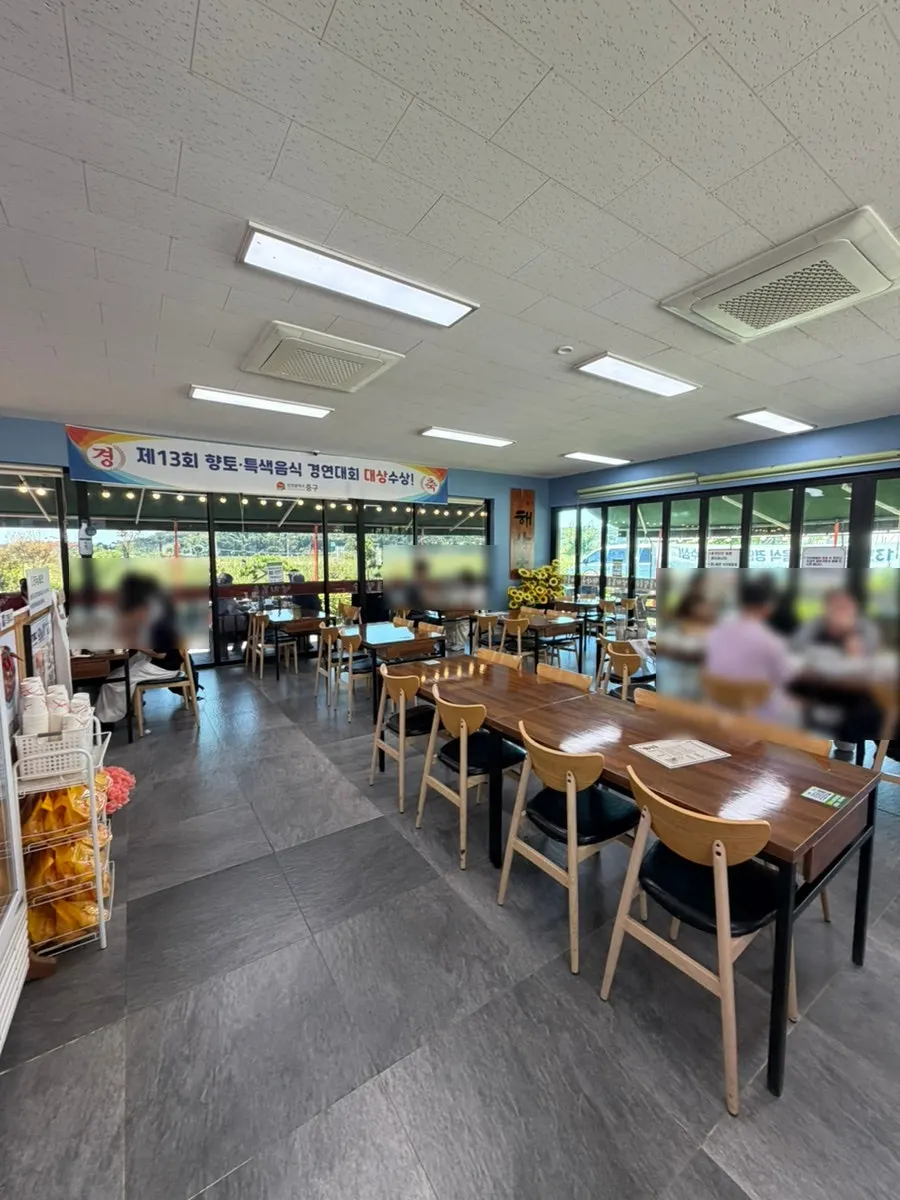 반려견과 산책하기 좋은 해상궁 마당