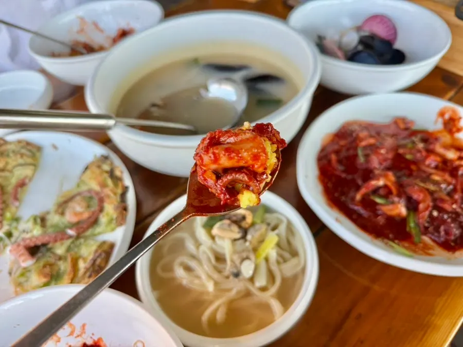 콩나물을 넣고 비빈 낙지볶음 강황밥