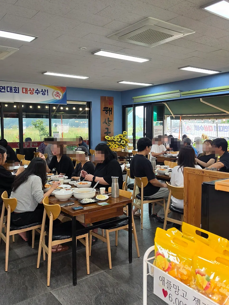 Spacious, clean indoor seating at Haesanggung