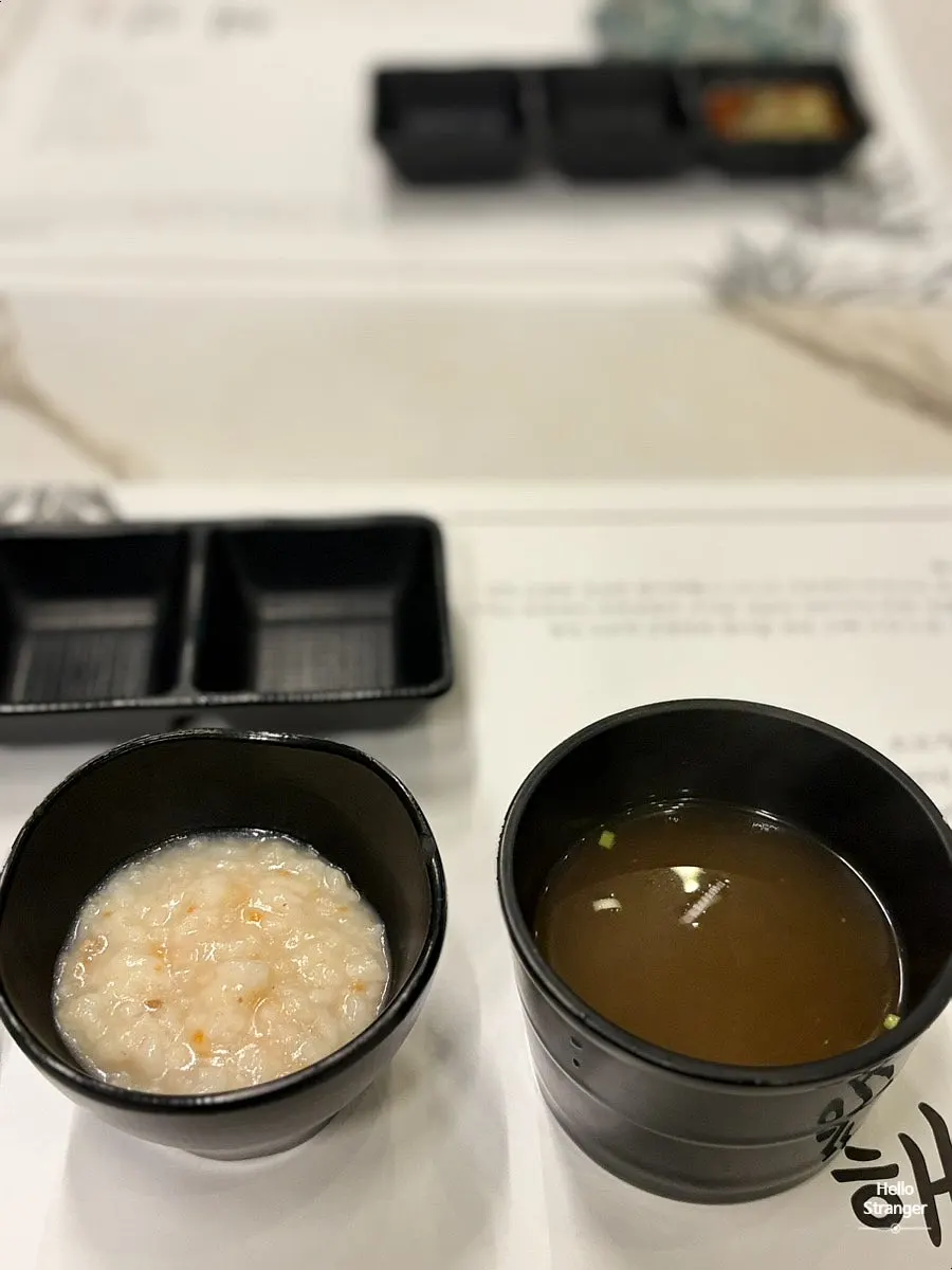 Bubur dan sup doenjang sebagai pembuka kursus