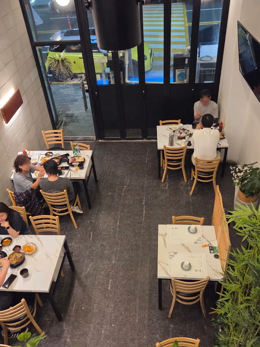 Quiet atmosphere on Haeseon's second floor