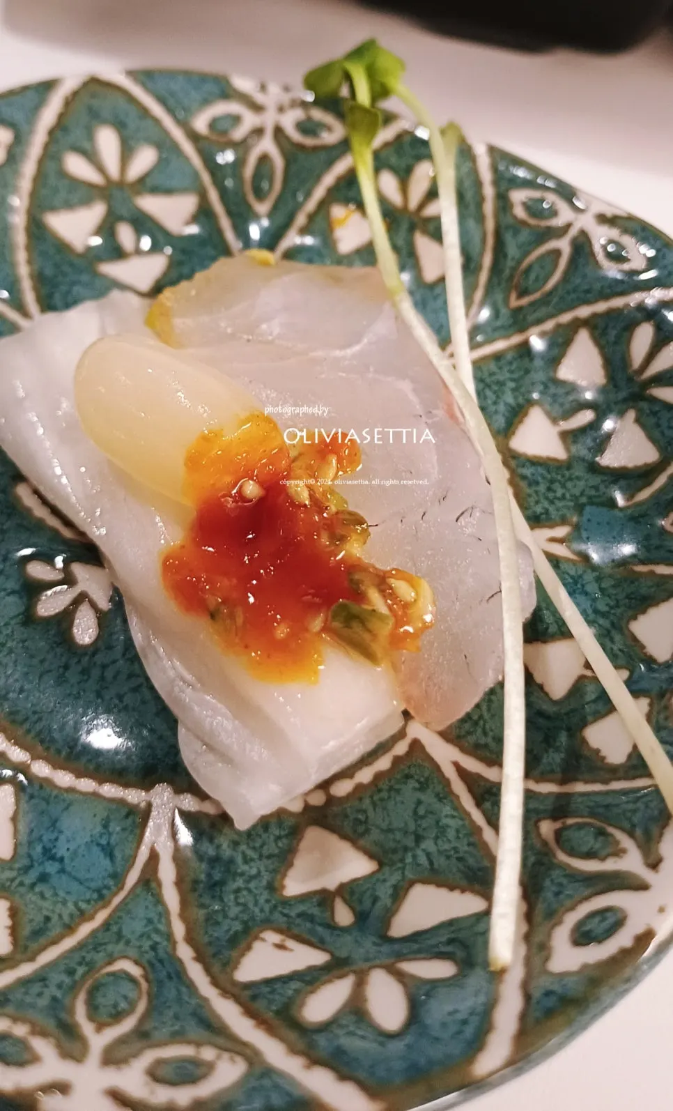 Thickly sliced aged rockfish sashimi