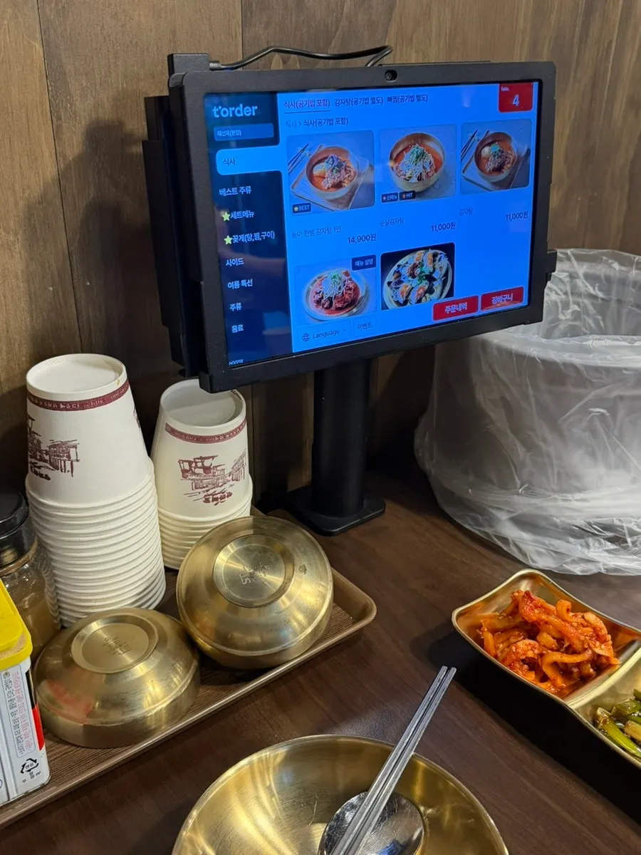 Menu board with set menu options at Haeseonok Seolleung Branch
