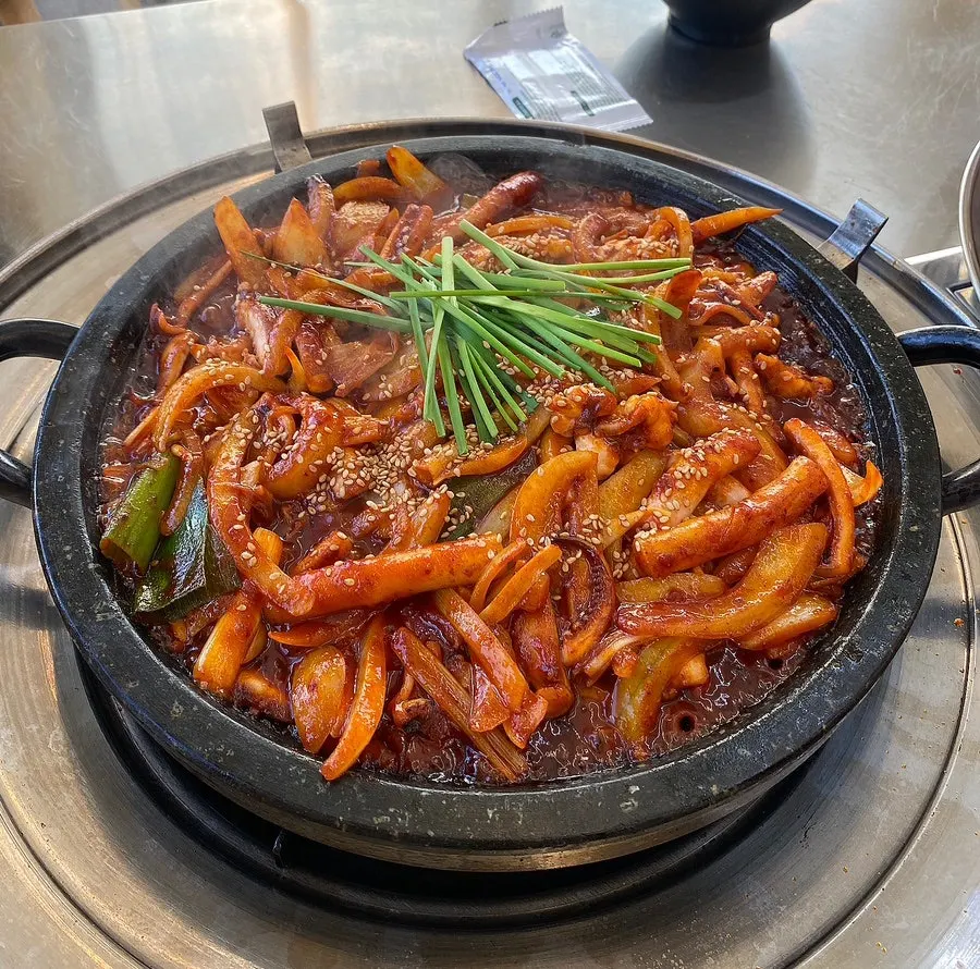 Hot-plate squid for two served sizzling hot