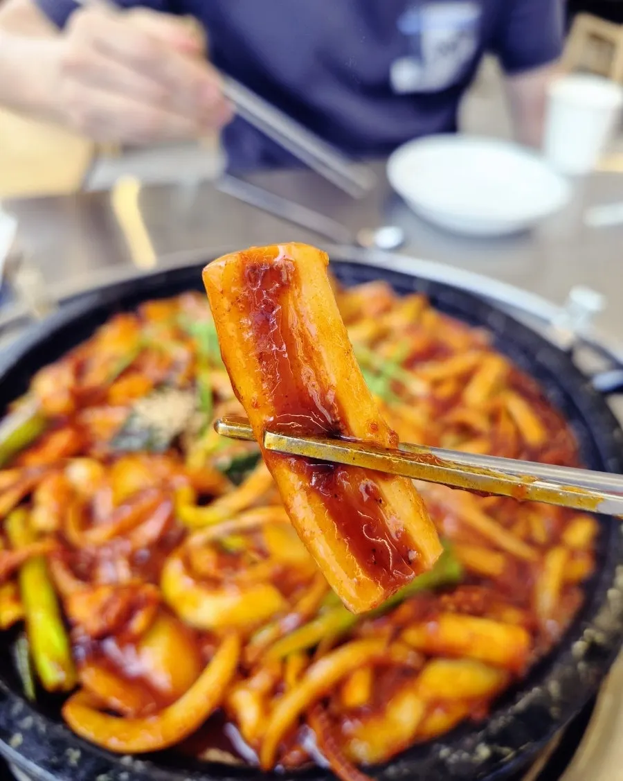 Stone-plate squid sizzling on the hot plate