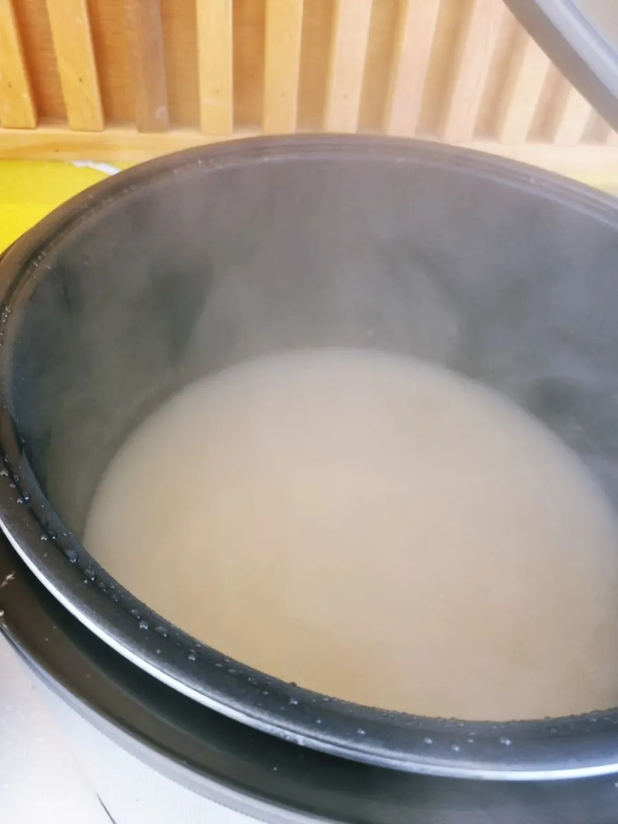 Self-bar corner with rice cooker and scorched rice water