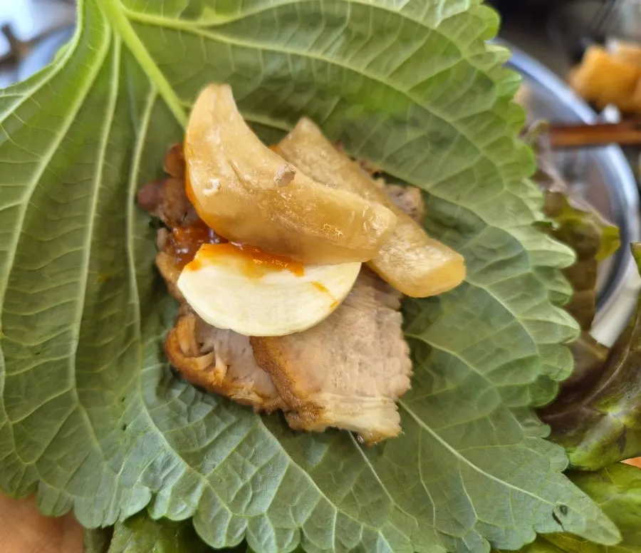 Lettuce wrap with bossam and sides