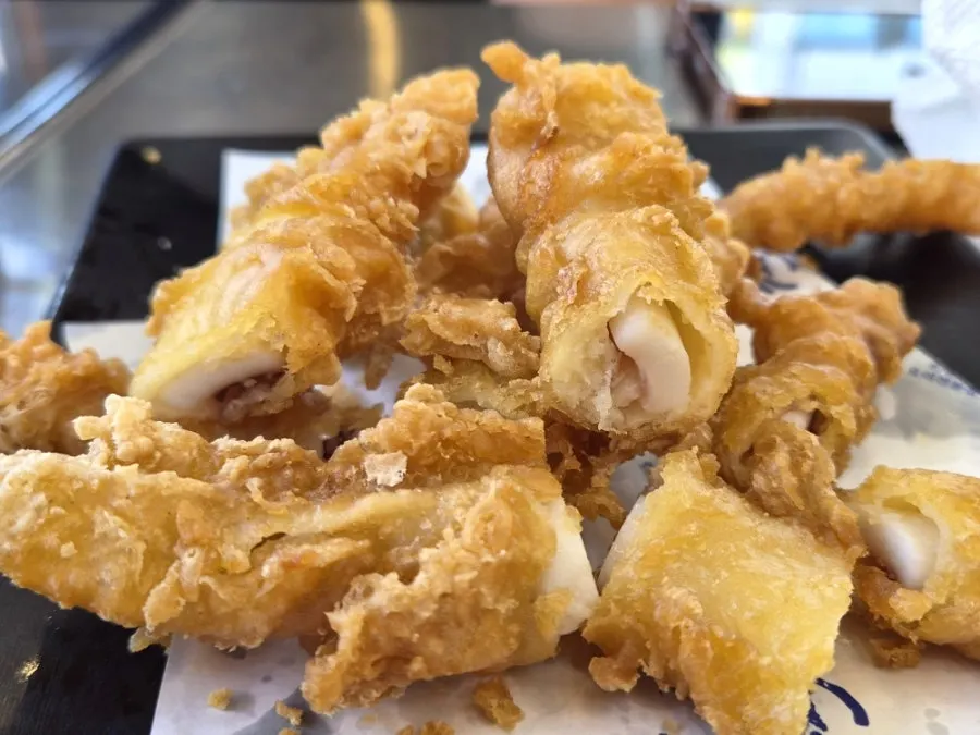 Remaining fried squid on the plate