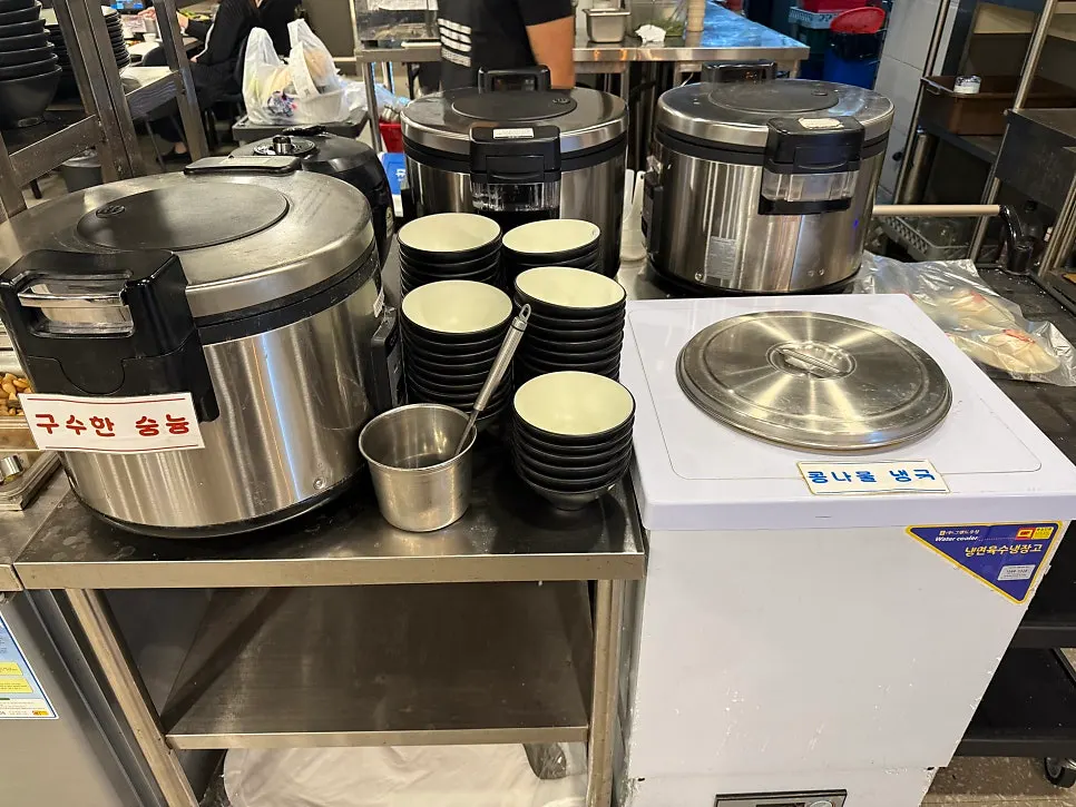 Basic side dishes, roasted rice tea, and chilled bean sprout soup at the self-serve bar