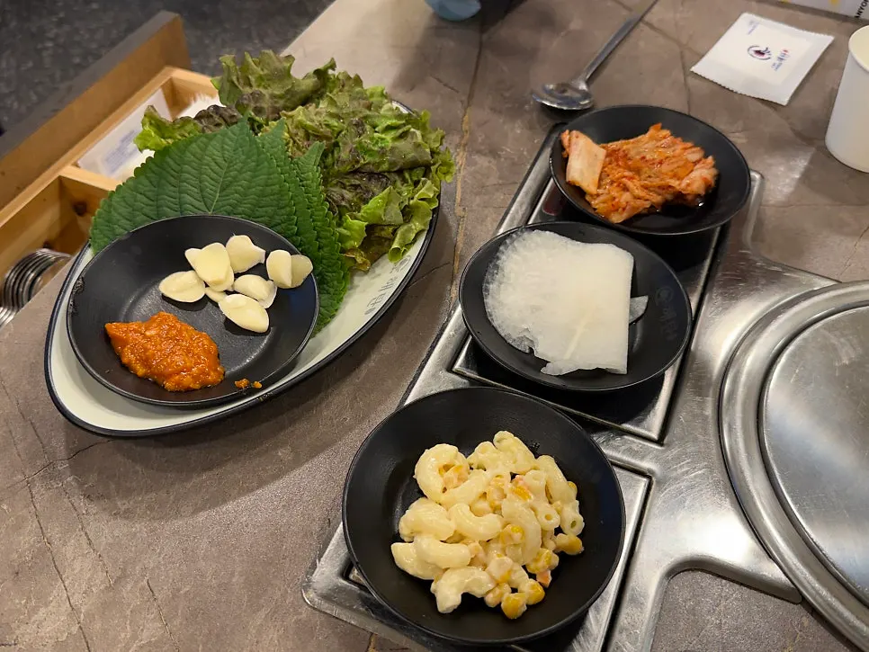 Basic side dishes set out after ordering