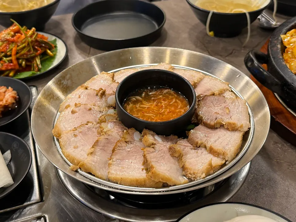 Tender boiled bossam pork