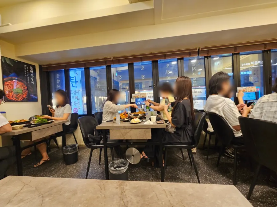 월요일 저녁 거의 만석인 해탄 선릉점 홀