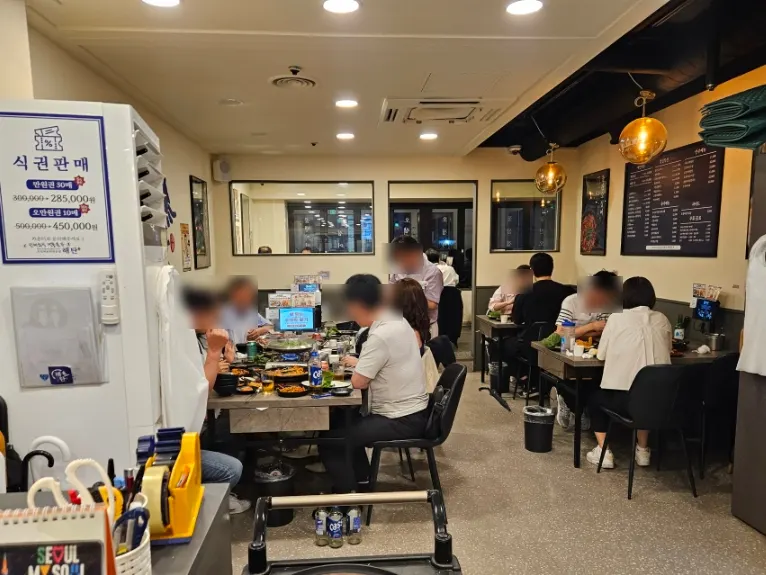 해탄 선릉점 홀 옆 룸 형태 단체석