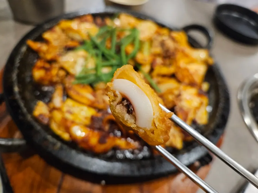 속이 두툼한 오징어튀김 단면