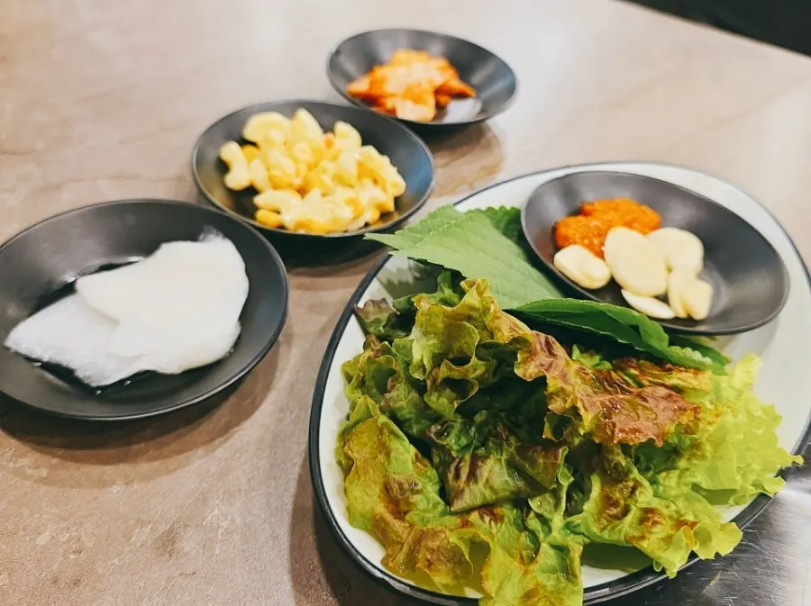 해탄한상과 함께 나온 기본 반찬 상차림