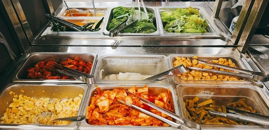 반찬을 리필할 수 있는 셀프바