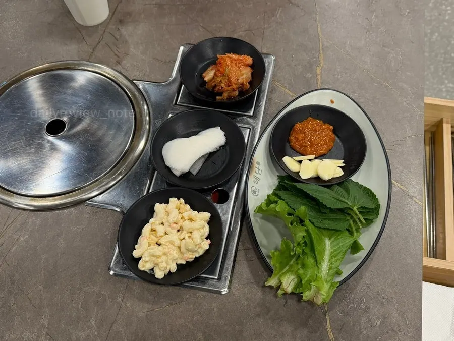 Basic side dishes including kimchi, radish, and macaroni salad