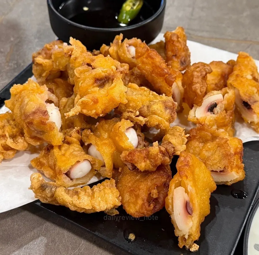 Fried squid cut into bite-sized pieces