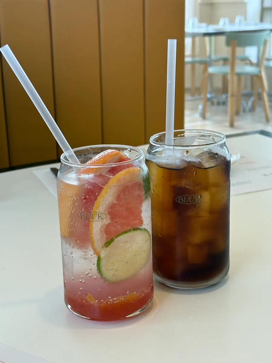 廚房間海雲臺店葡萄柚愛德與冰咖啡