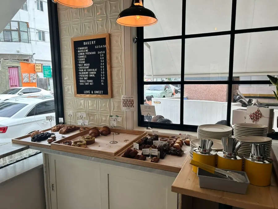 Exterior of Low & Sweet Bakery on Haeundae's Haeridan-gil