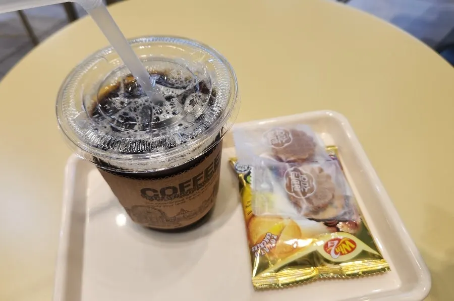 클리닉 중 제공받은 아이스 아메리카노