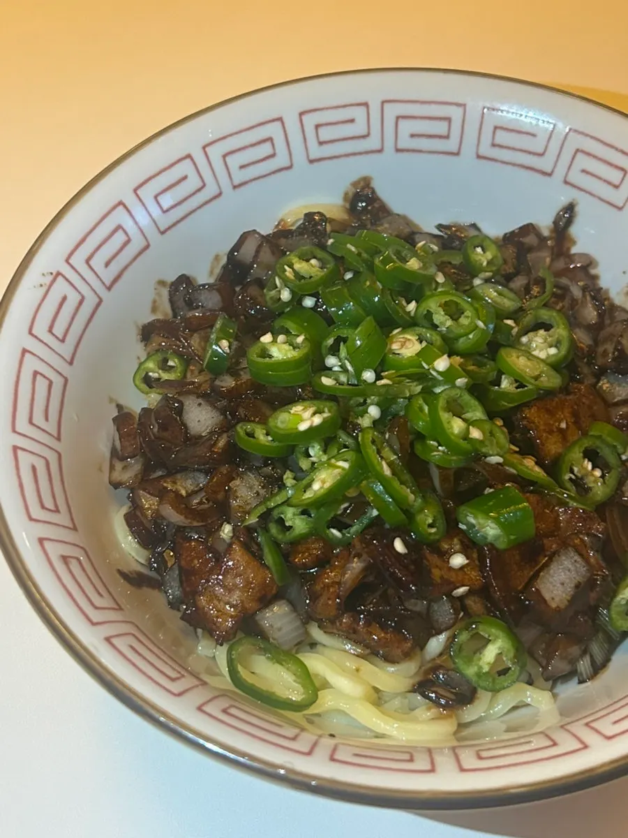 Sauce and noodles of the spicy gochu ganjjajang