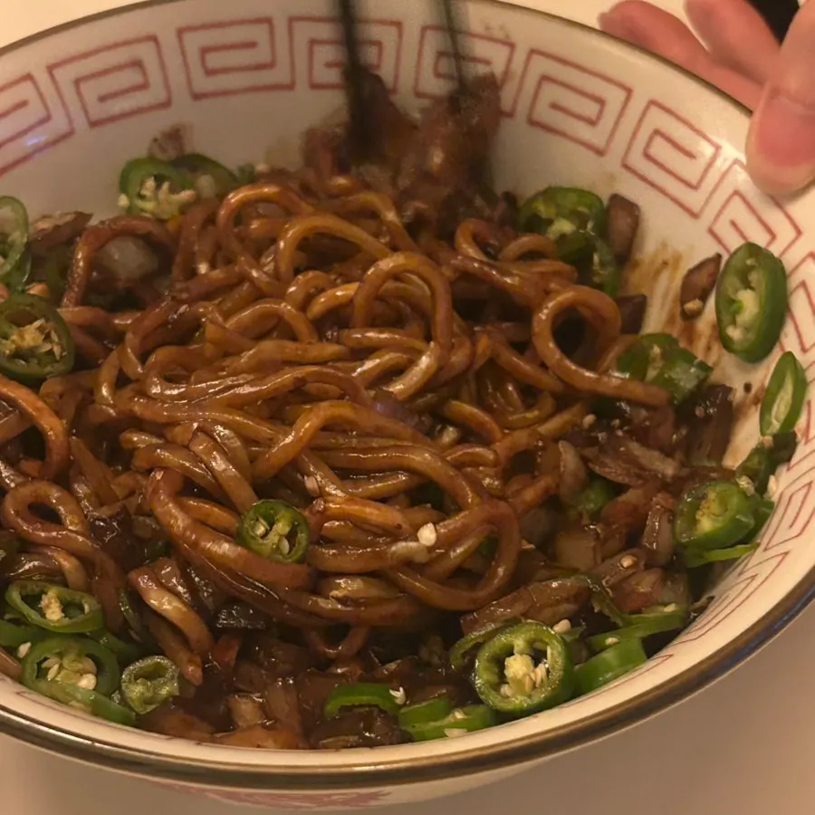 Noodles of the spicy gochu ganjjajang mixed together