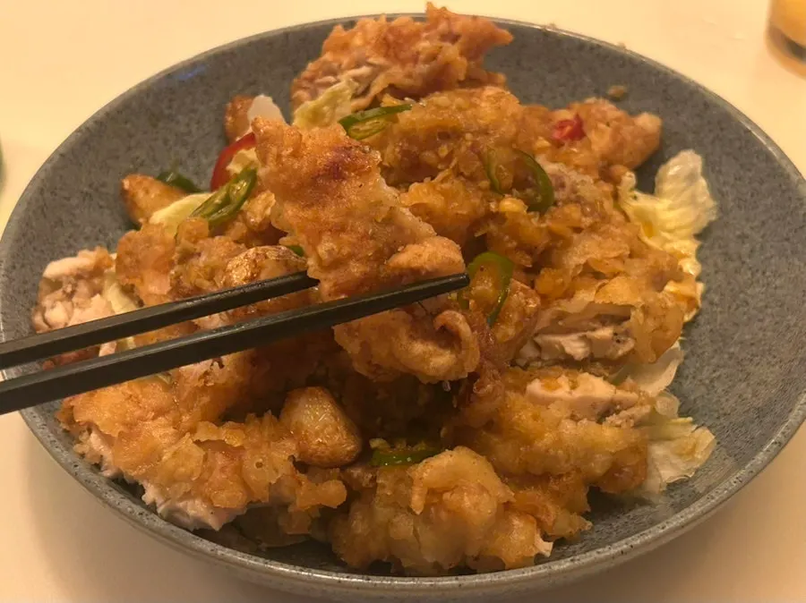 Whole-garlic yuringi served with special sauce