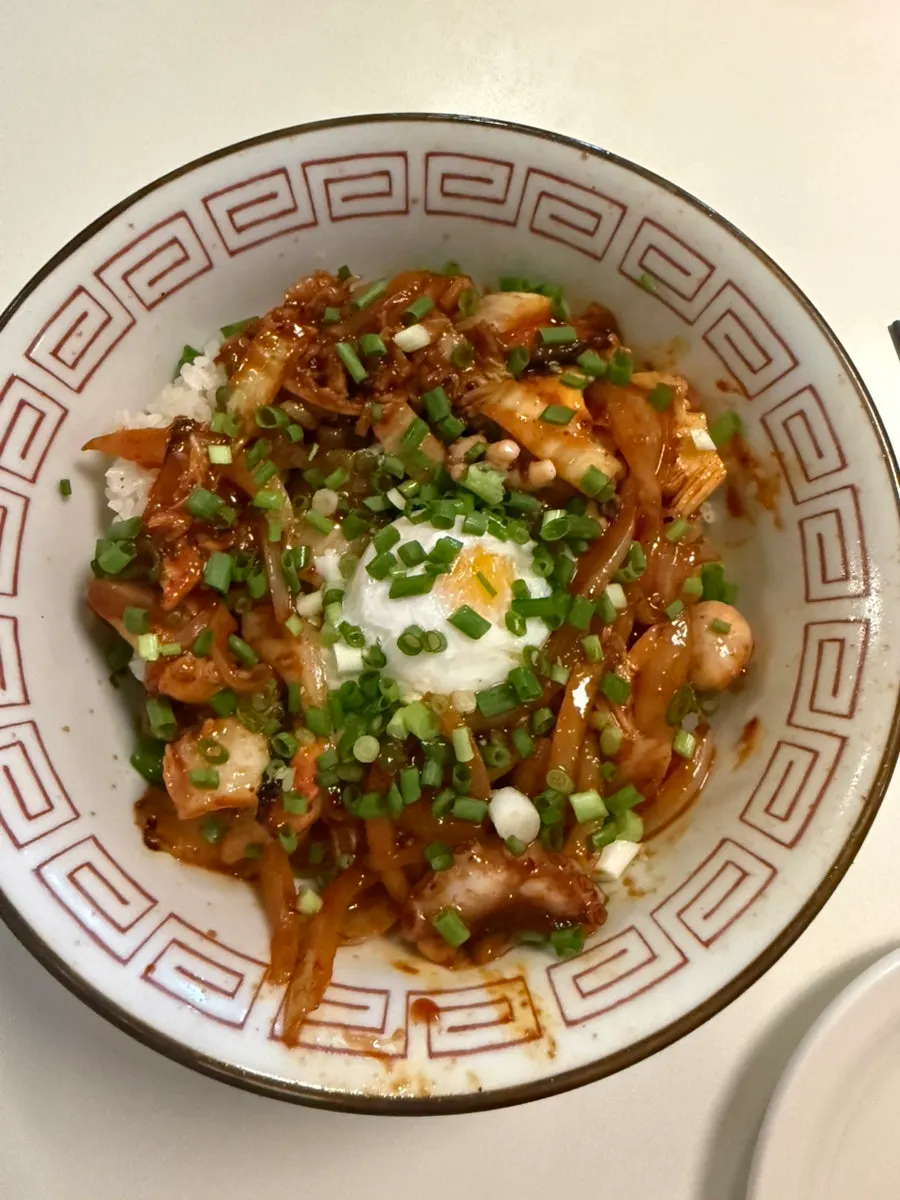 아이용 포크와 숟가락, 물컵 세팅