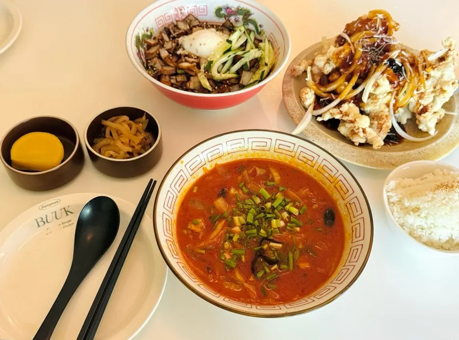 수란 올린 오겹 간짜장 한 그릇