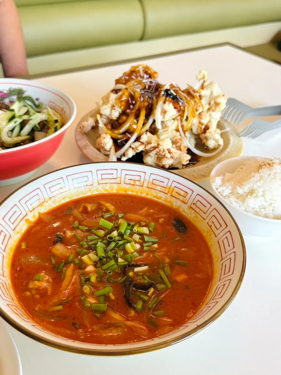 흑초 등심 탕수육 접시