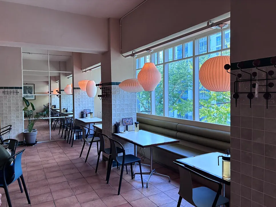 Interior of the 1st-floor dining hall at Bueokgan Chinese