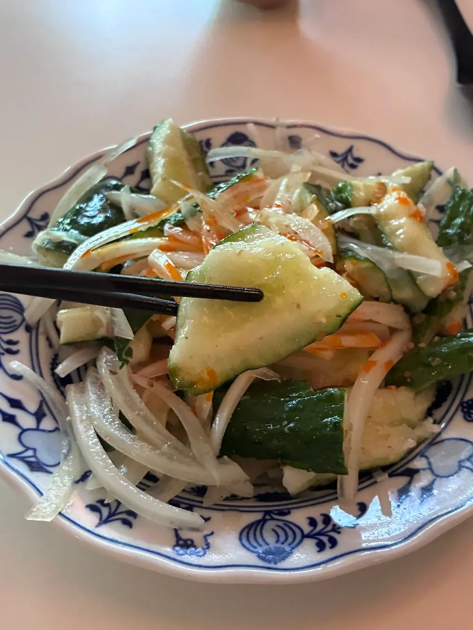 Cucumber and onion in the paihuanggua