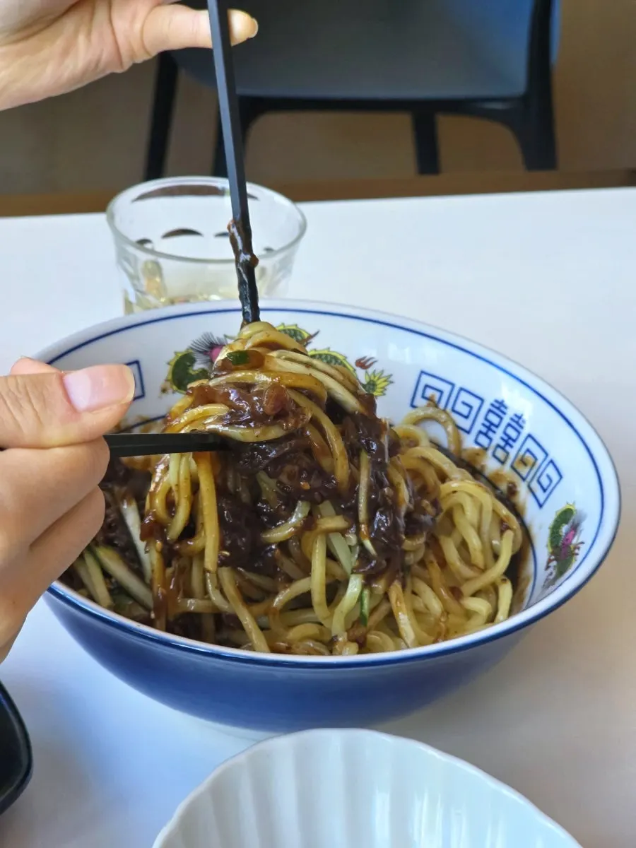 비비기 전 짜장면 가까이 본 모습