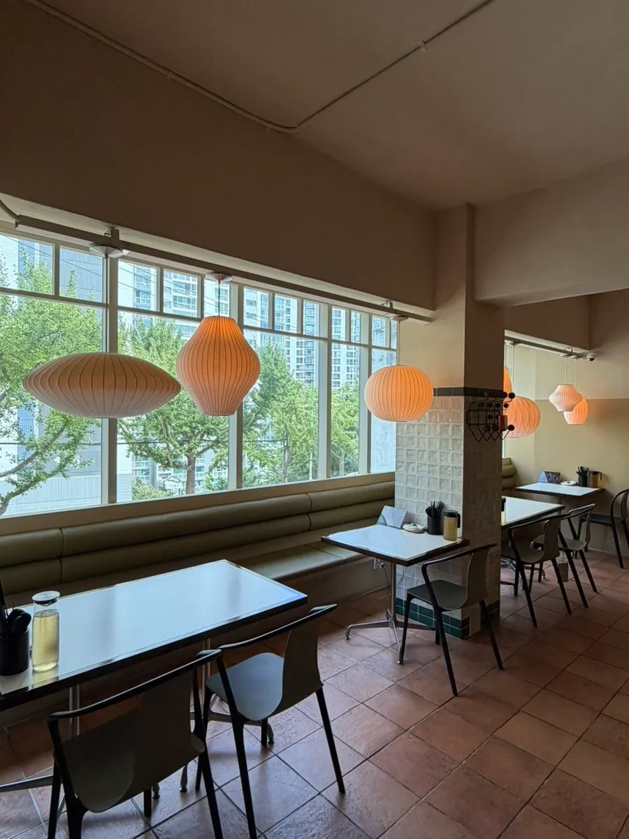 Window seating with a large picture window