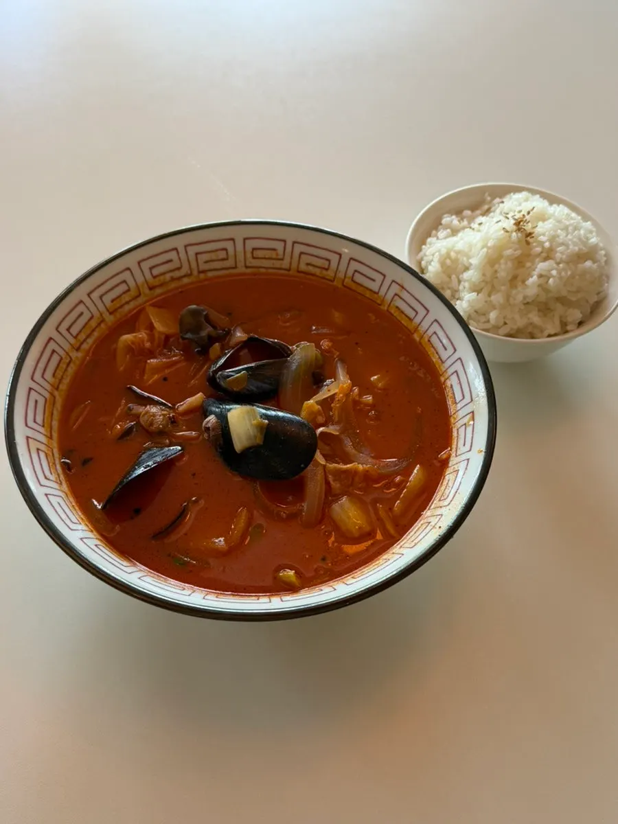 Seafood jjamppong rice with red broth