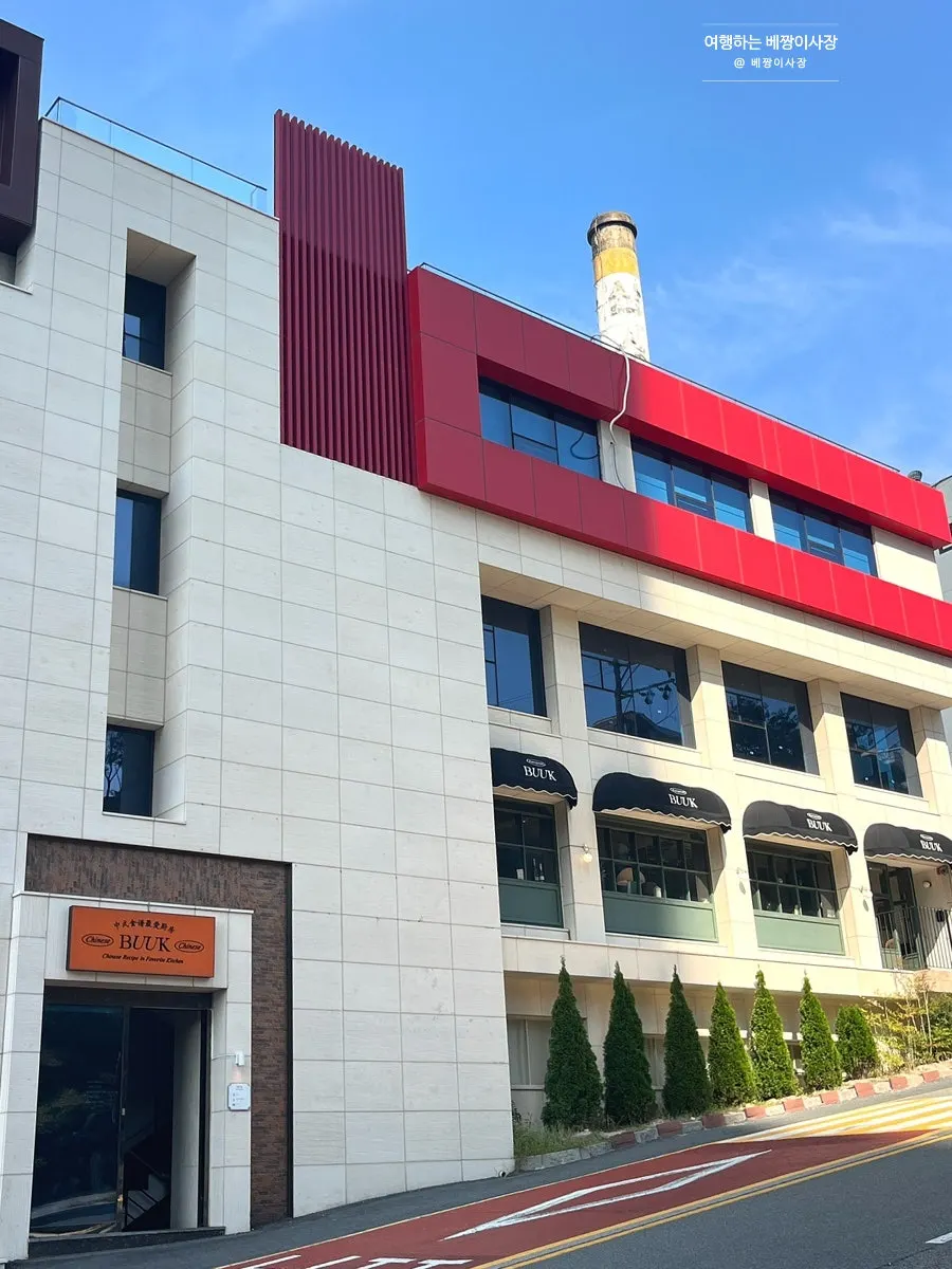 Bueokgan Chinese building exterior on Dalmaji-gil