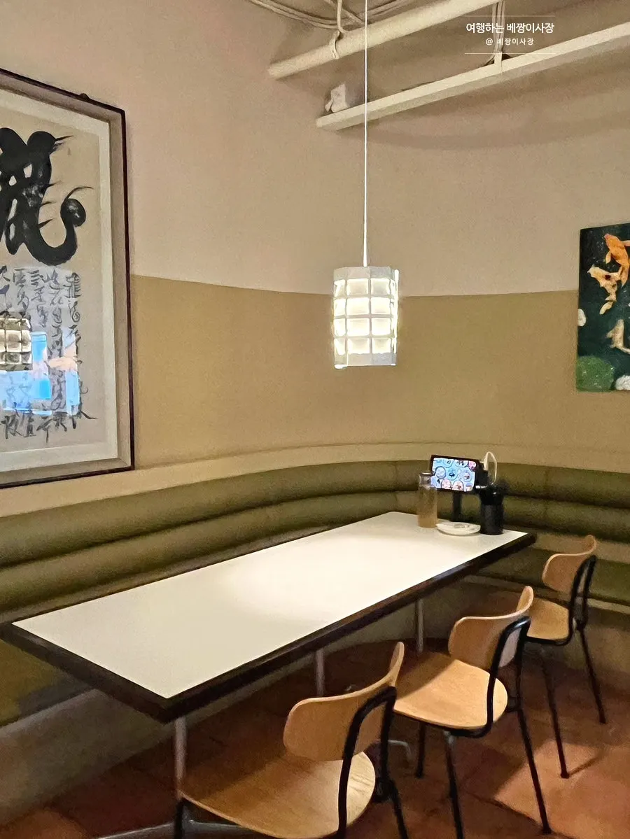 Seating at Bueokgan Chinese, good for group gatherings