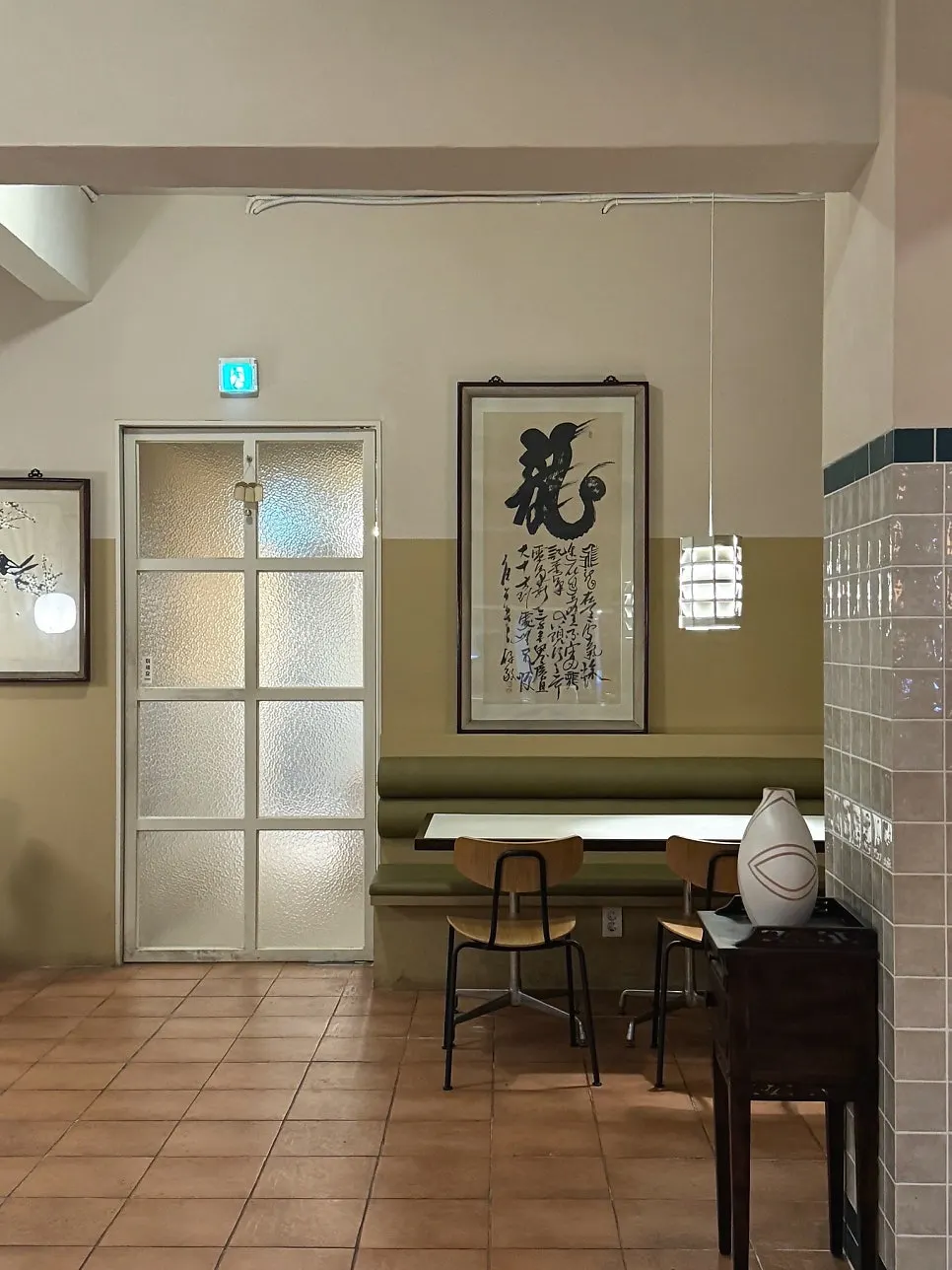 Large counter-and-kitchen inside the restaurant