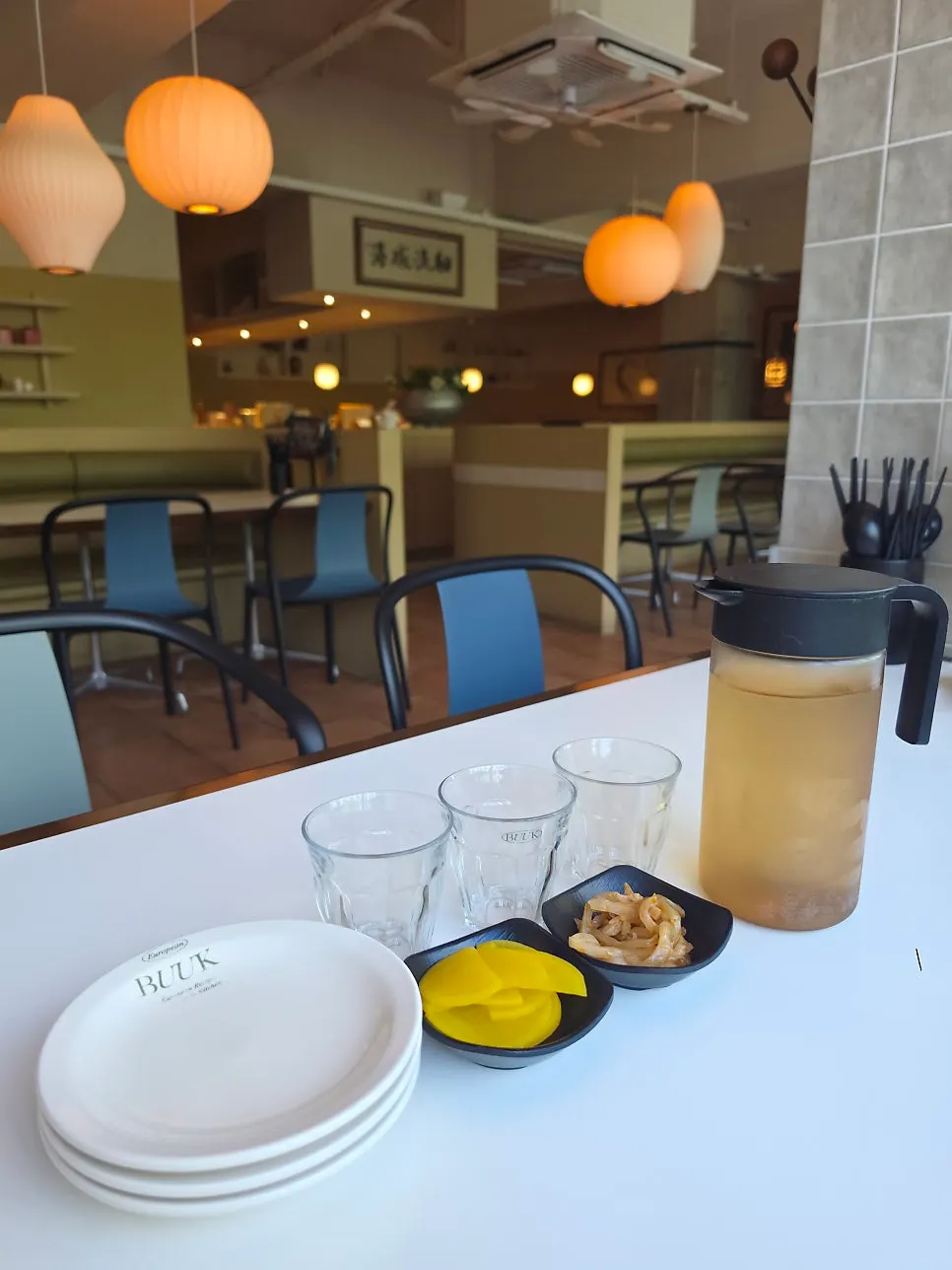기본 반찬 단무지와 짜사이, 차