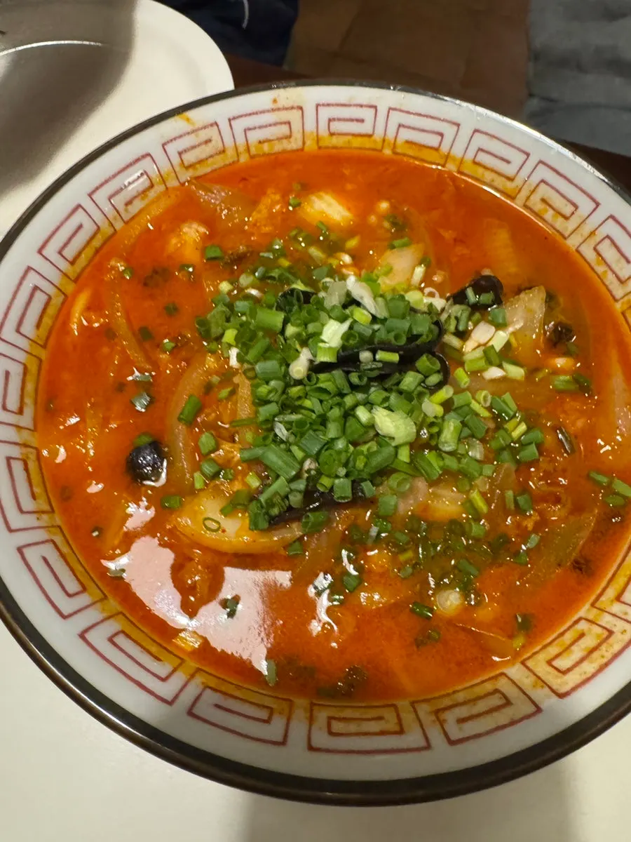 Jjamppong and ganjjajang set on the table