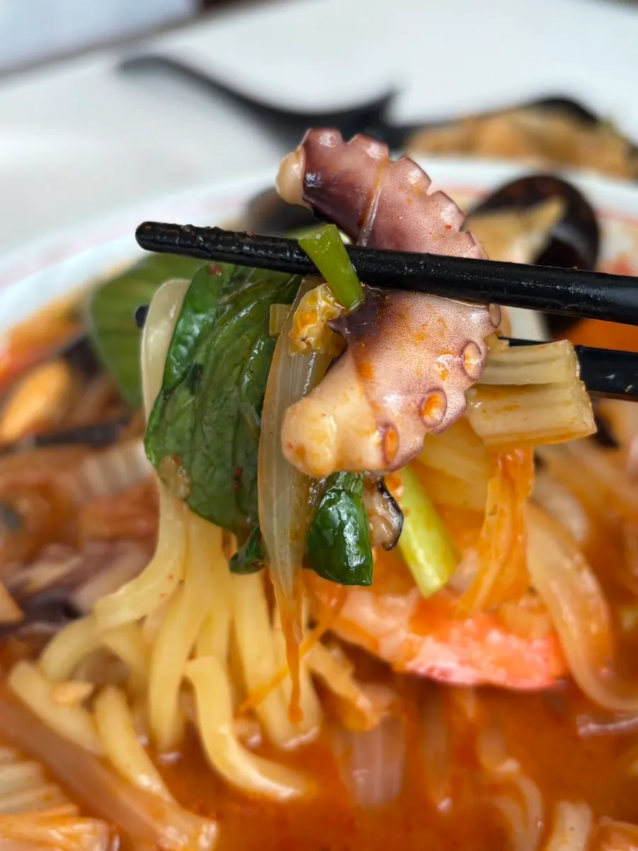 Octopus and vegetables in the seafood jjamppong