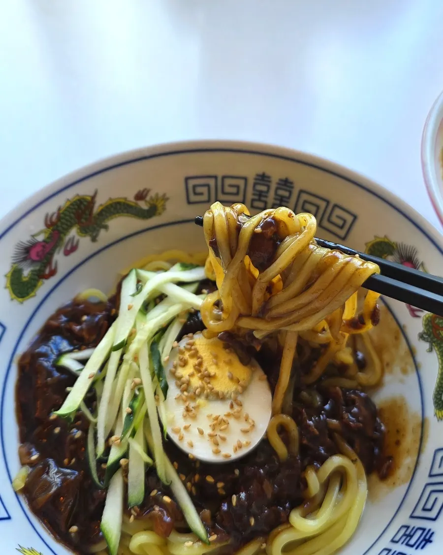 Jajangmyeon with pork and vegetables