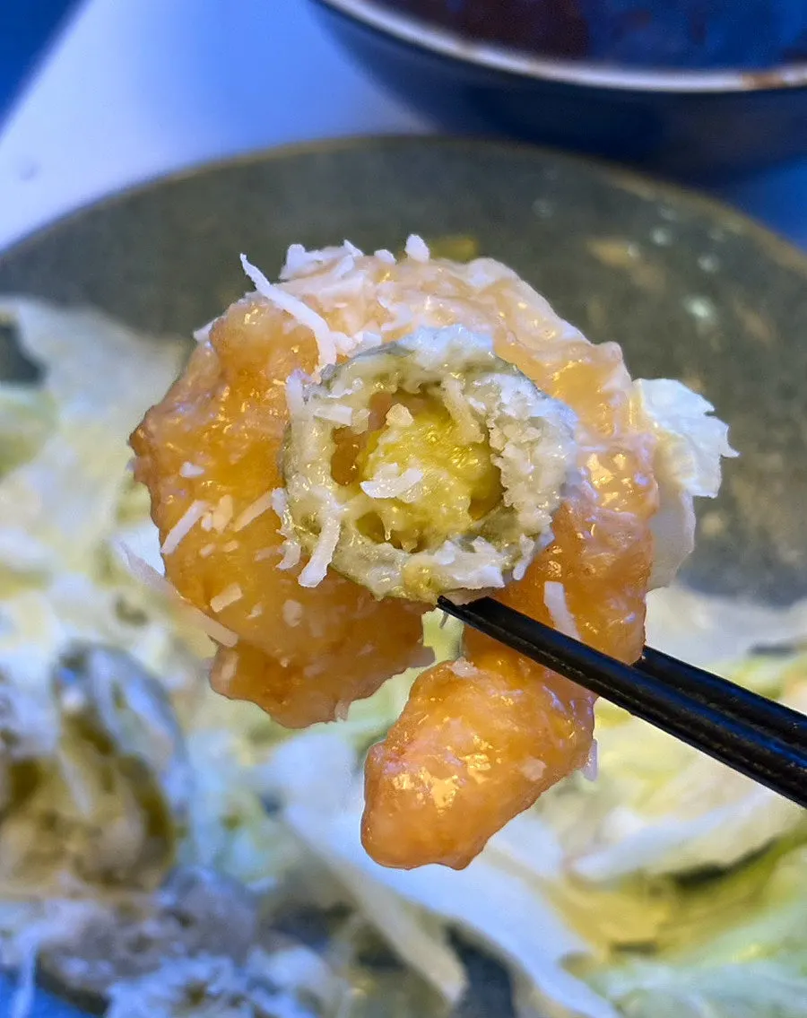 กุ้งครีมชิ้นหนึ่งพร้อมฮาลาปิโญ่
