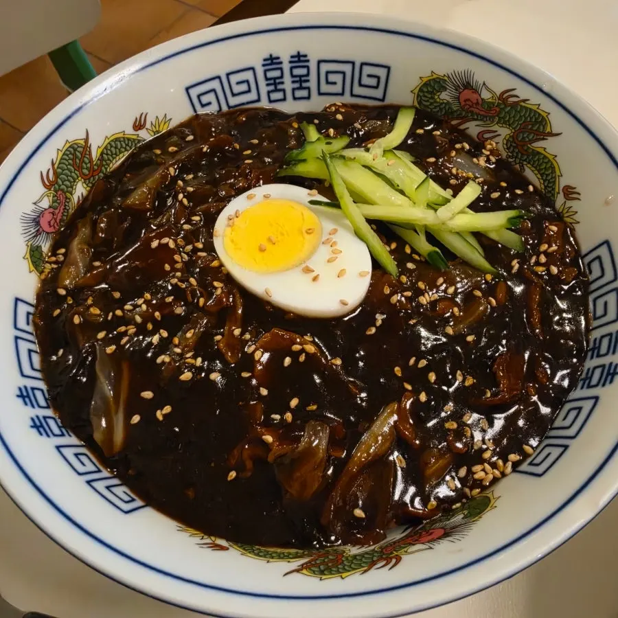 윤기 가득한 부엌간 차이니즈 짜장면