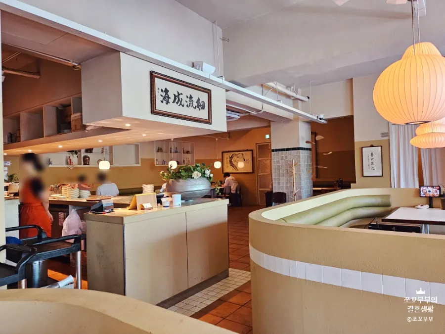 Spacious dining hall of about 50 pyeong