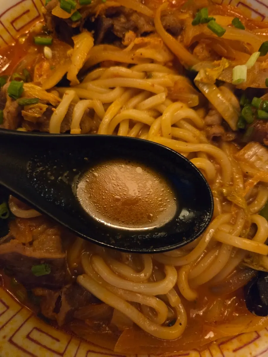 얼큰한 차돌짬뽕 국물