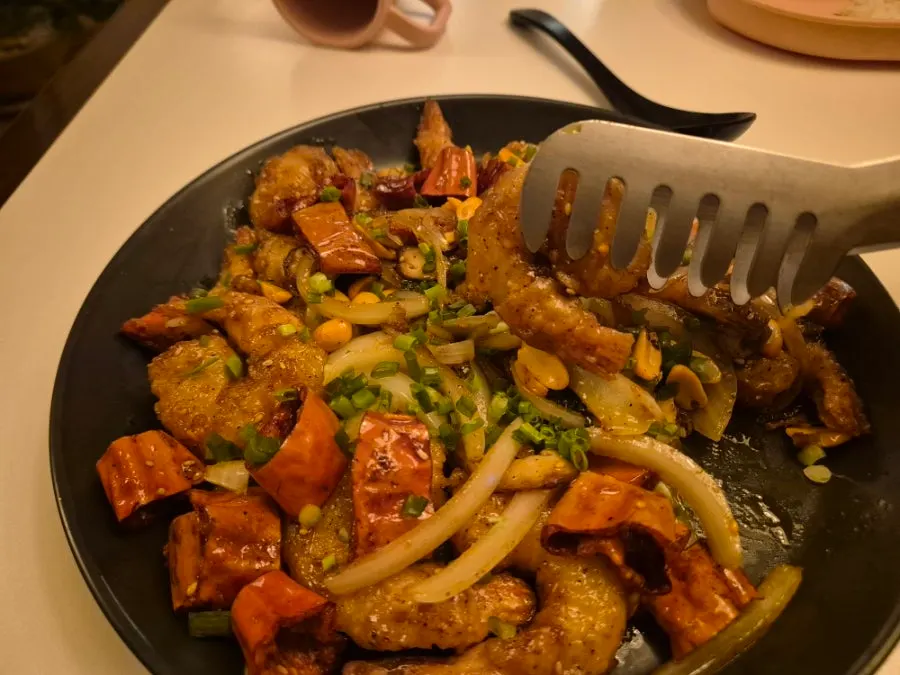 Fried shrimp coated in kkanpung sauce