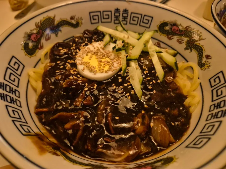 A bowl of regular jjajangmyeon