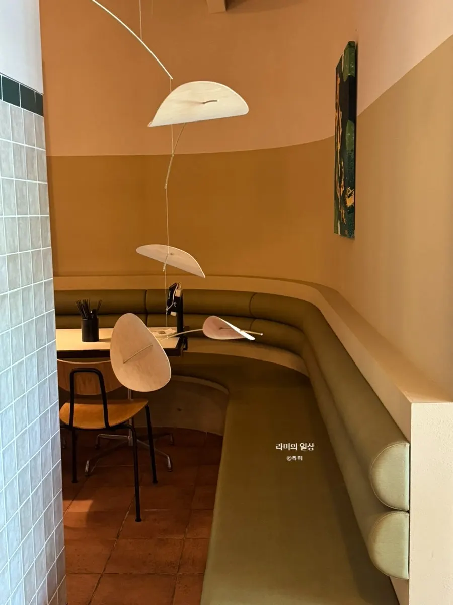 Group seating at the Chinese restaurant